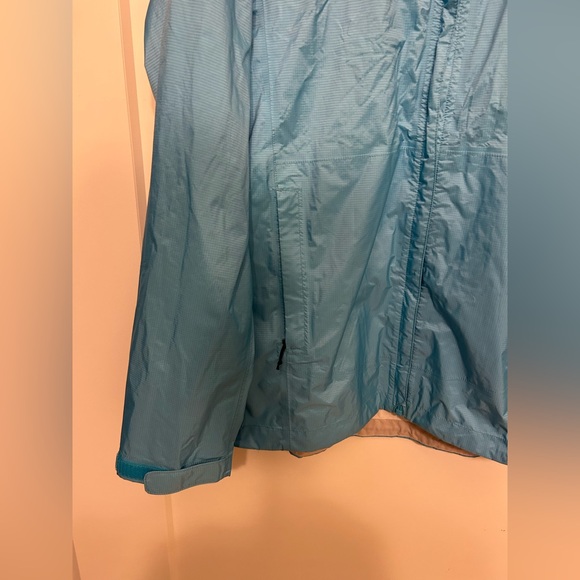 Patagonia Torrentshell 3L Rain Jacket in Blue/Teal - Picture 3 of 11